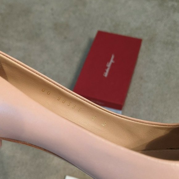 Salvatore Ferragamo Zeri Pointed Toe Pumps Blush/Tan Calf Leather 8 MSRP $750 main image 1